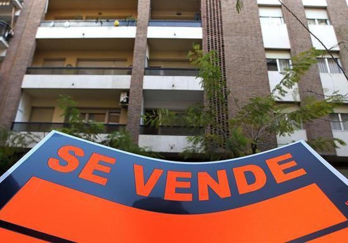 El número de hipotecas constituidas sobre viviendas en Castilla y León se desplomó un 19,3 por ciento en abril