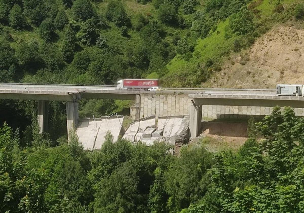 El viaducto del Castro tras el derrumbe.