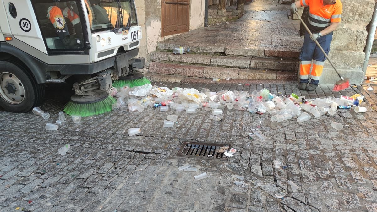 La basura, protagonista de la &#039;resaca&#039; de San Juan