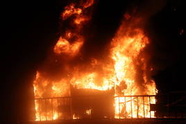 Arde la hoguera de San Juan en León