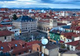 Imagen aérea de la ciudad de León, que albergará la cumbre de presidentes.