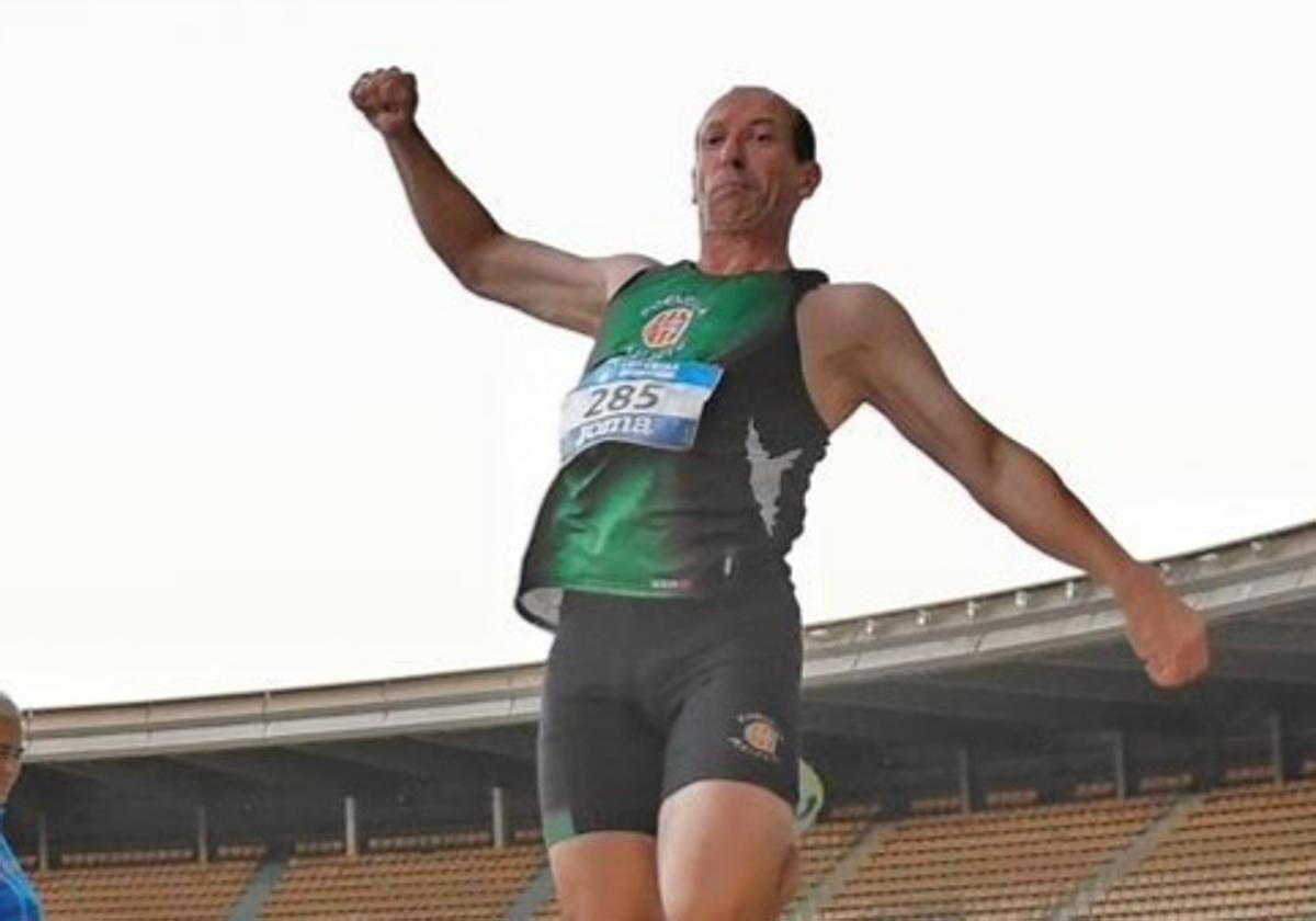 El leonés Luis Miguel García, campeón de España de salto de longitud en categoría M55