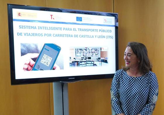 La consejera de Transportes, María González Corral, presenta el nuevo proyecto del transporte inteligente en la comunidad.
