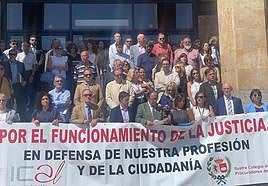 Concentración frente a los Juzgados de León.