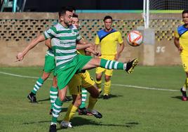 Álex Matos, en un partido con La Virgen.