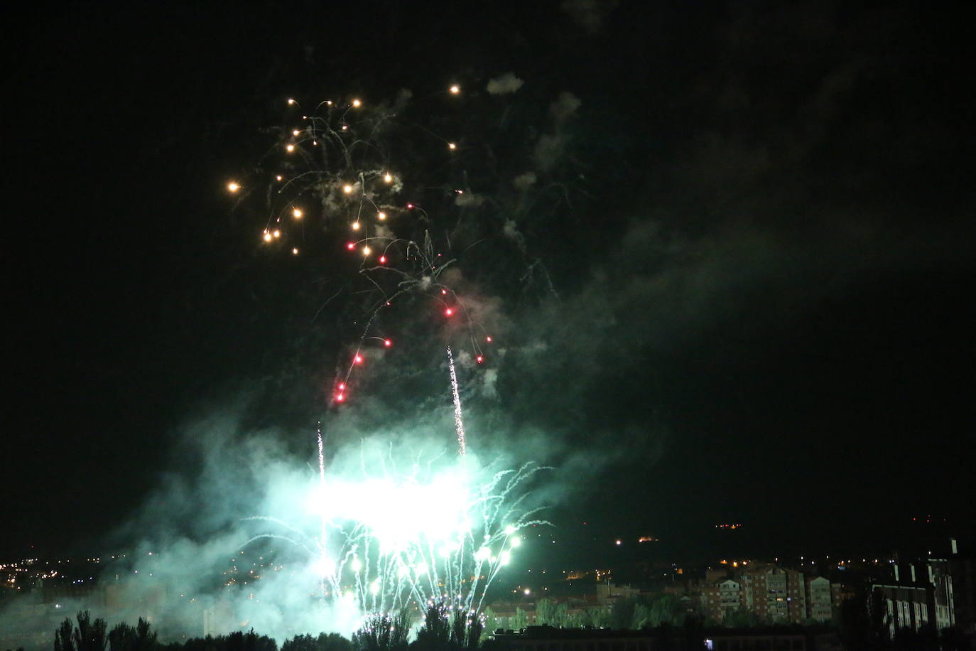 Fuegos artificiales en San Pedro