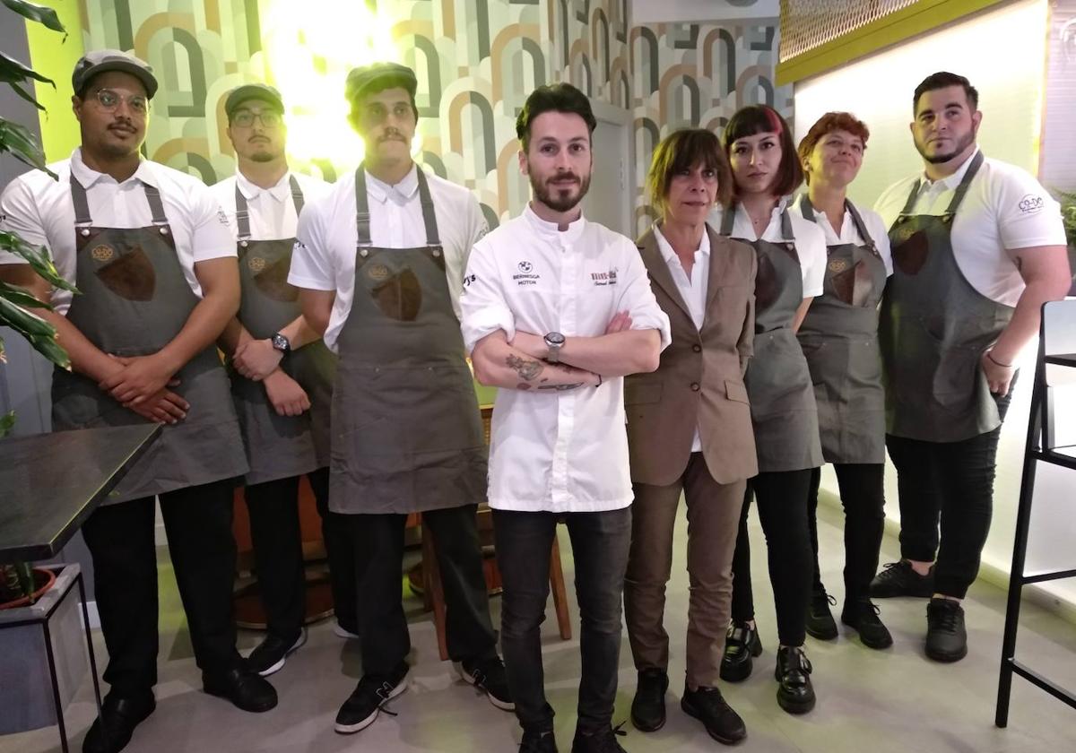 El chef berciano Samuel Naveira abre las puertas de CO-DO en la callle del Reloj de Ponferrada