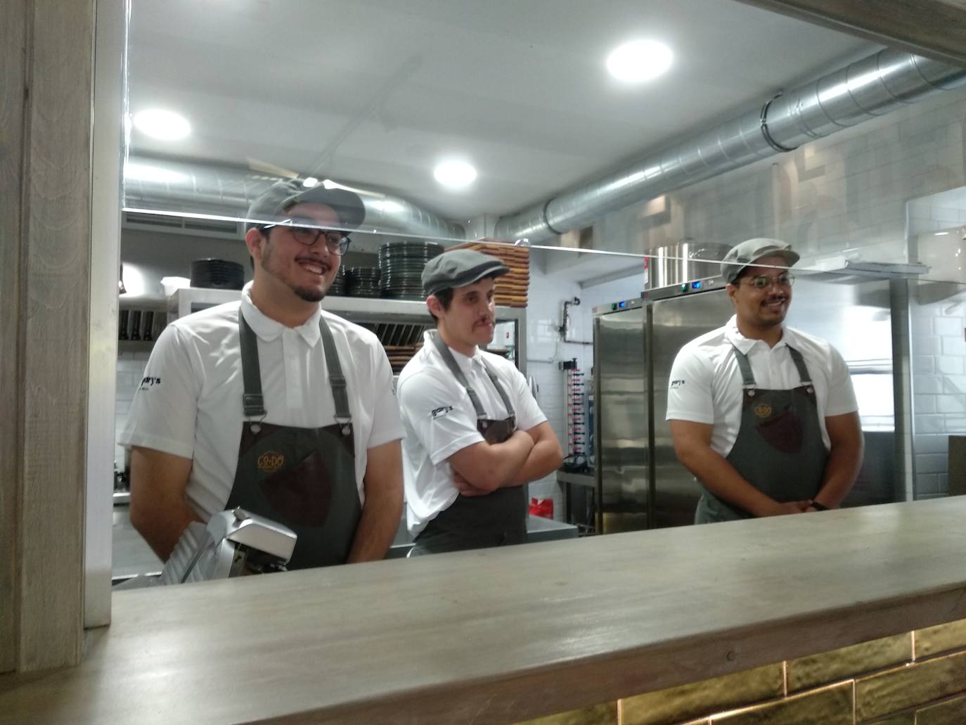 El chef berciano Samuel Naveira abre las puertas de CO-DO en la callle del Reloj de Ponferrada