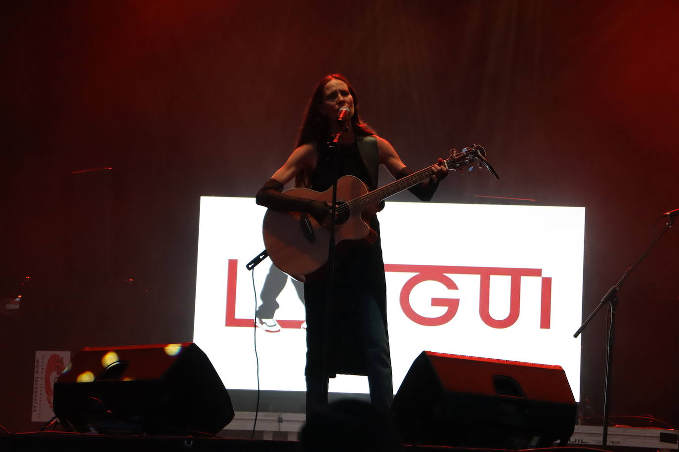 El Langui y Brisa Fenoy ponen el broche a San Juan y San Pedro