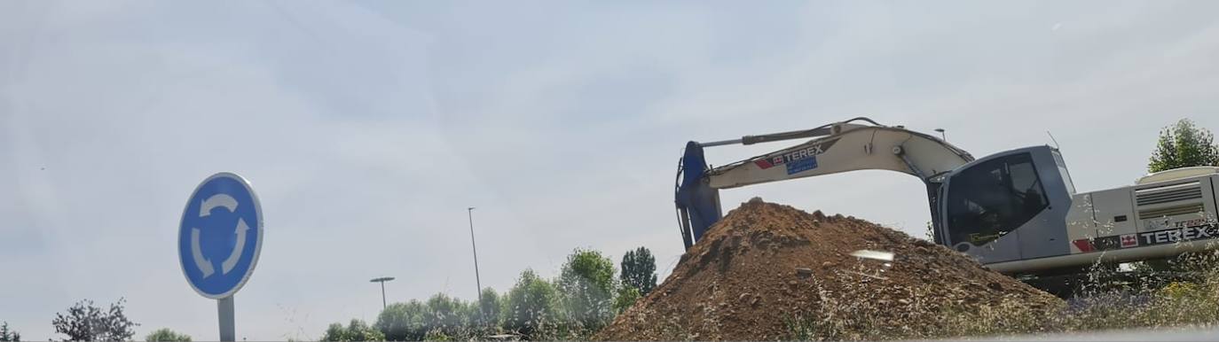 Obras en la rotonda del Hospital de León