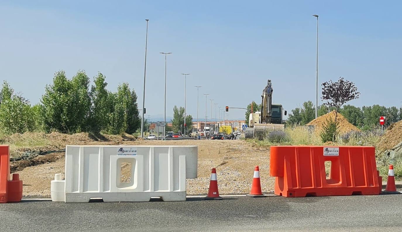 Obras en la rotonda del Hospital de León