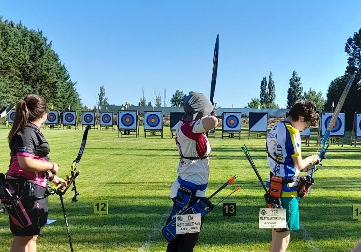 Cinco medallas leonesas en el Campeonato de Castilla y León de Tiro con Arco en Aire Libre