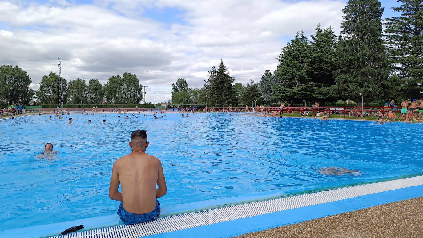 Un chapuzón en las Piscinas de La Bañeza