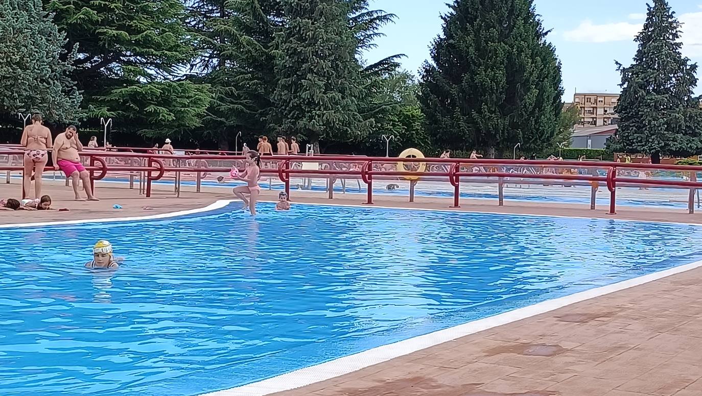 Un chapuzón en las Piscinas de La Bañeza