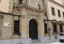 Entrada a la Audiencia Provincial de León.
