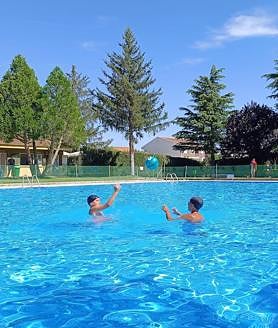 Imagen secundaria 2 - Las piscinas de Laguna de Negrillos.