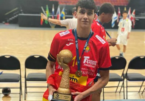 Sergio Sánchez, canterano del Ademar, campeón de Europa sub17