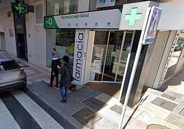 Farmacia de la calle Juan Ferreras que sufrió el atraco de este hombre.