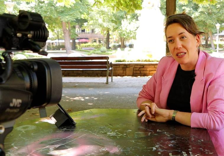 Violeta Serrano durante la entrevista con leonoticias.