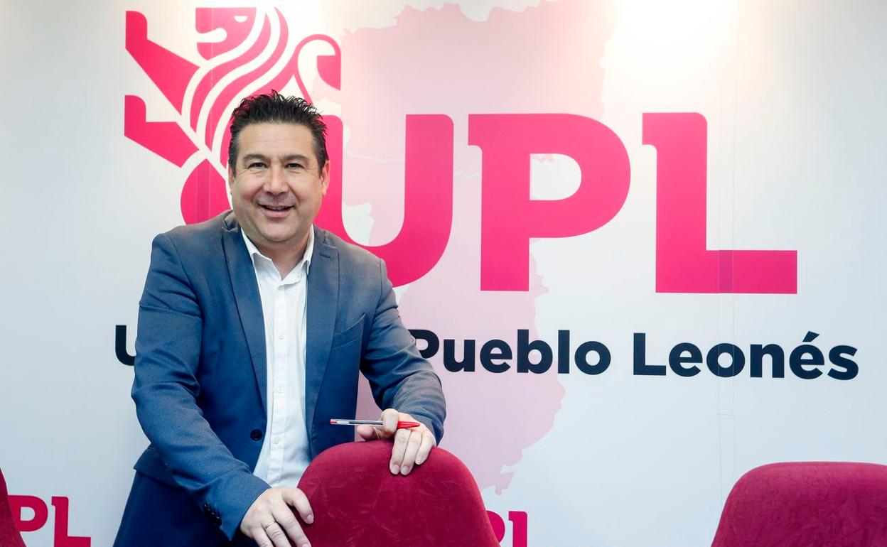 Luis Mariano Santos en la sede de UPL.