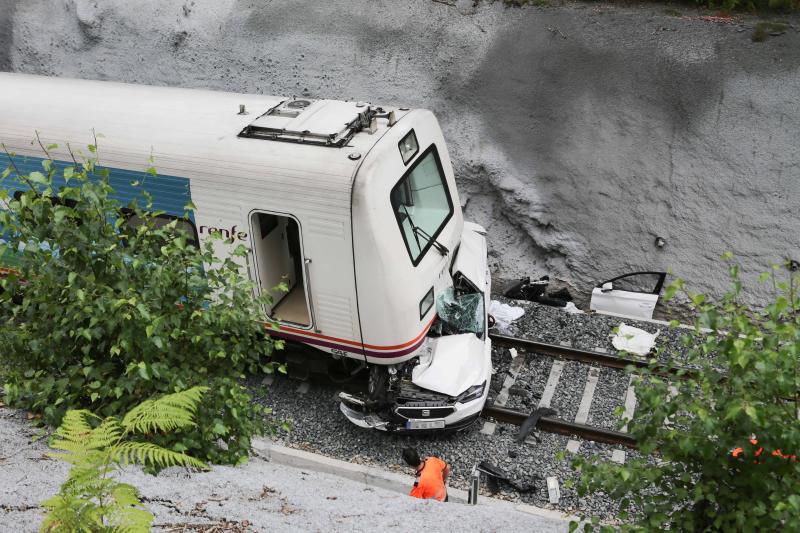 Un tren arrolla un turismo en Lugo