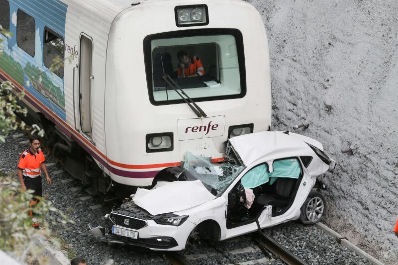 Un tren arrolla un turismo en Lugo