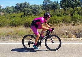 Uno de los cilcistas del Maglia Tecnosylva Bembibre.