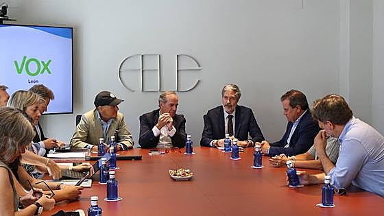 Los empresarios leoneses reclaman «diálogo social y fiscalidad» a Vox