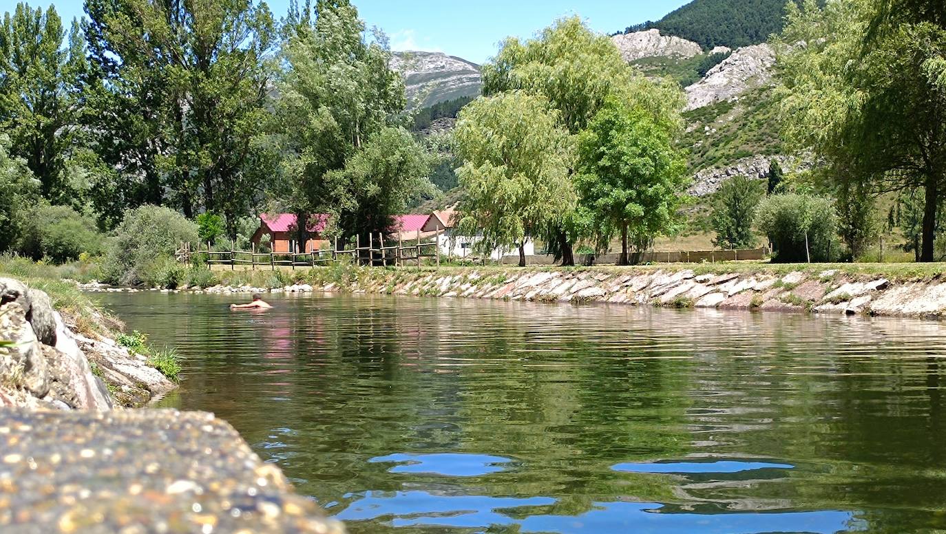 Playa fluvial de Valdelugueros