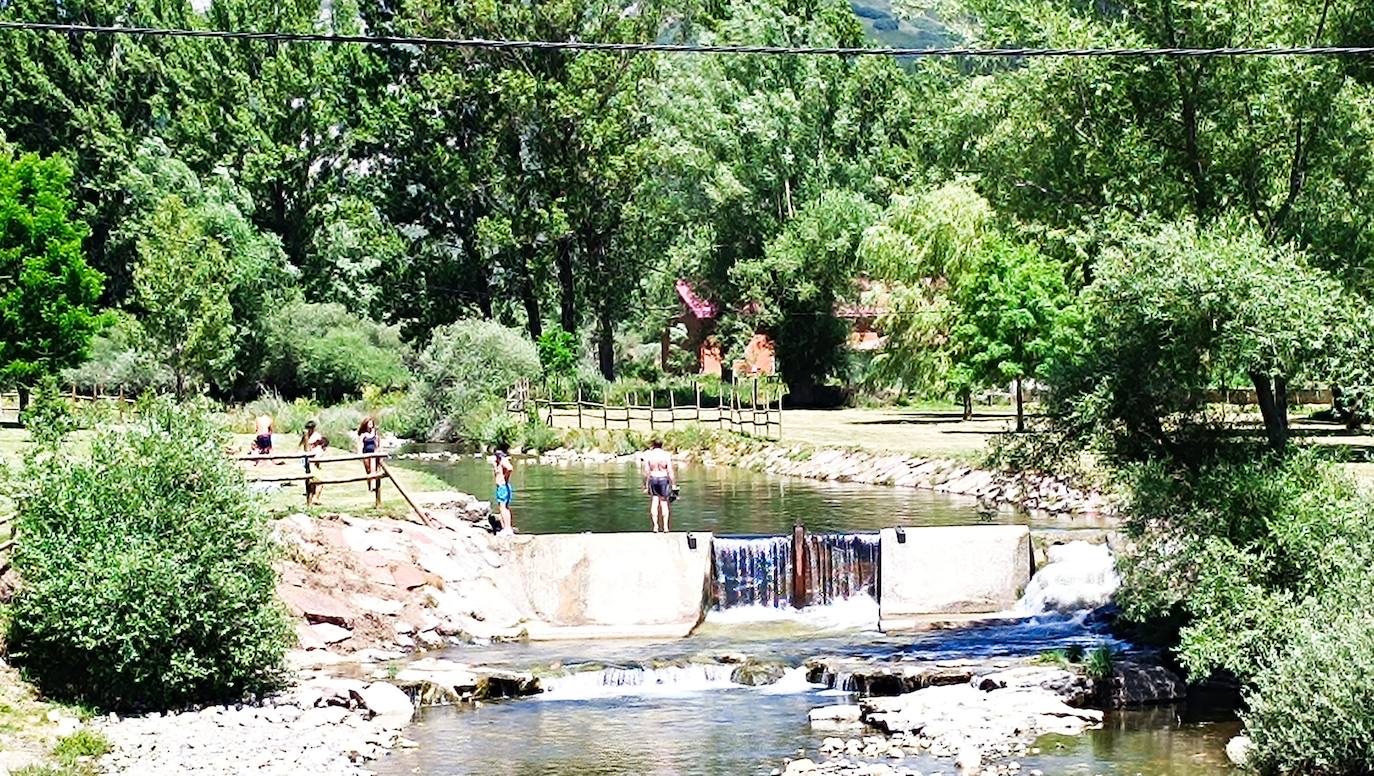 Playa fluvial de Valdelugueros