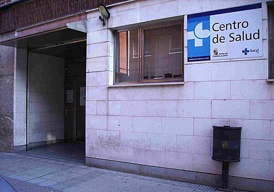 El centro de salud del Crucero es uno de los más saturados de la provincia.