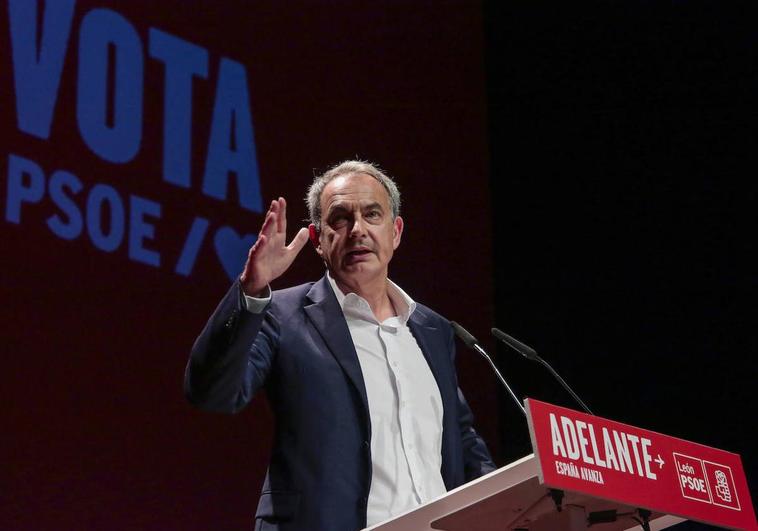 El expresidente del Gobierno, José Luis Rodríguez Zapatero, participa en el acto central de campaña del Partido Socialista de León.