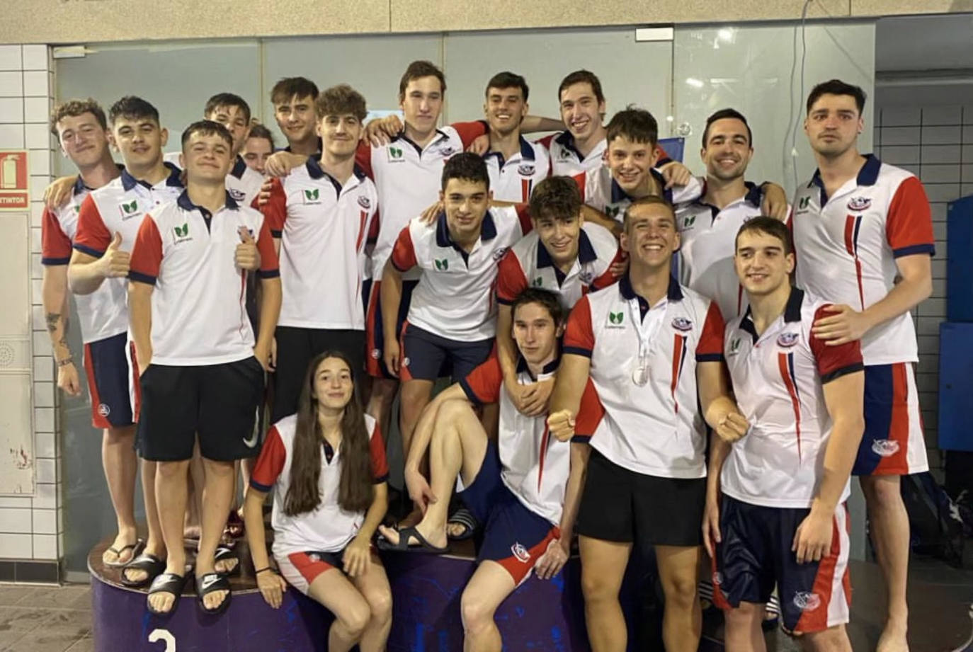 Componentes del Club Natación León que compitieron en el campeonato autonómico.