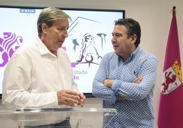 Miguel Ángel Díaz Cano junto a Luis Mariano Santos en la sede de Unión del Pueblo Leonés.