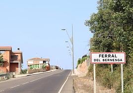 Imagen de entrada al pueblo de Ferral del Bernesga.