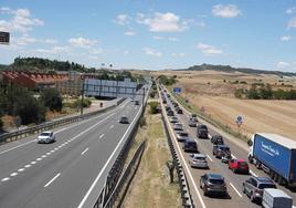 - Una colisión entre tres turismos y una furgoneta deja retenciones en la A-62 en Arroyo