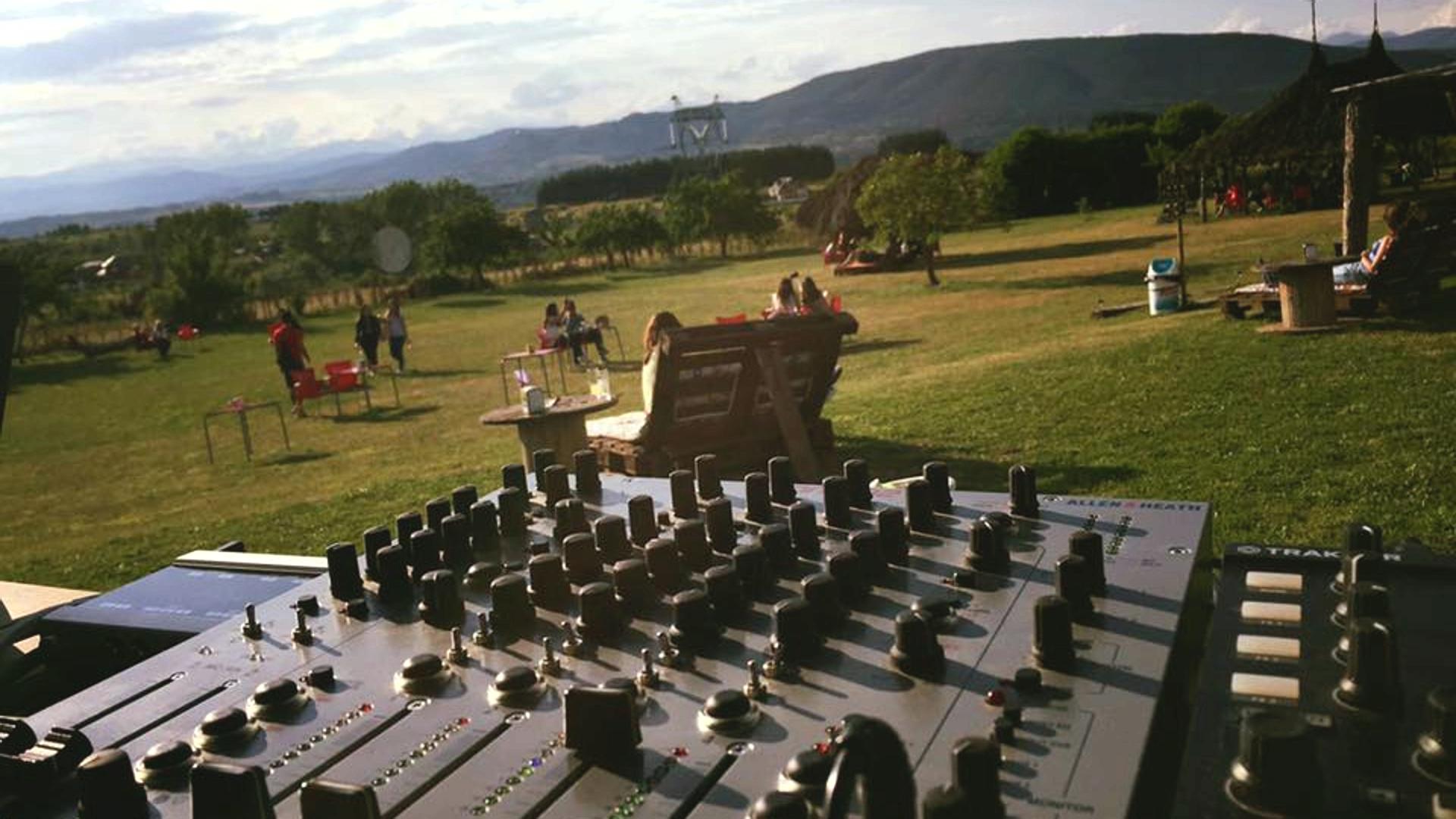 El Refugio del Sol en Castropodame es uno de esos lugares en lo que poder disfrutar de música en directo en agosto