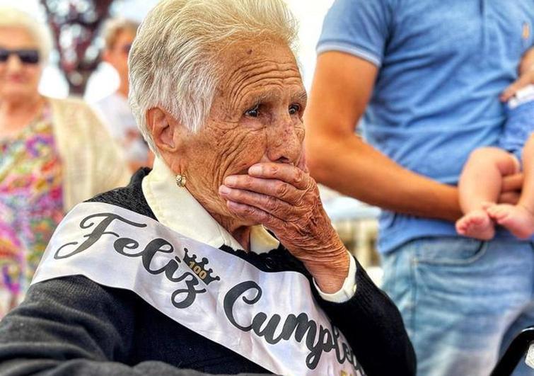 Eugenia Álvarez se convierte en centenaria