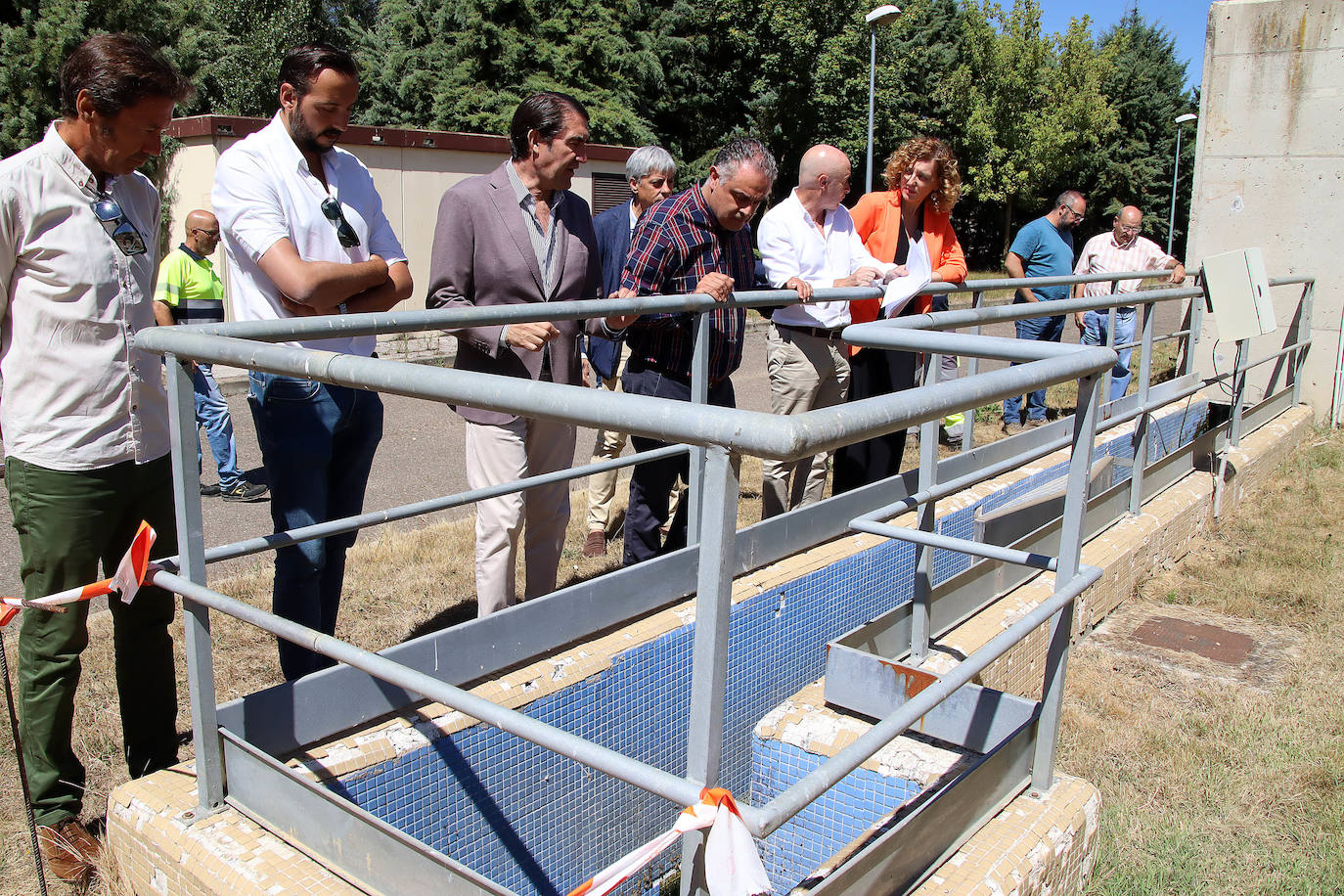 El consejero de Medio Ambiente visita las obras de mejora de la EDAR de Astorga