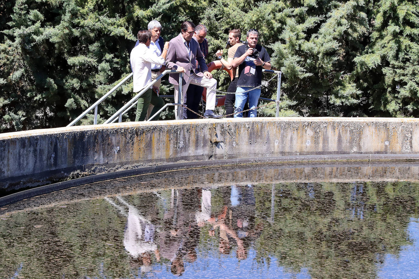 El consejero de Medio Ambiente visita las obras de mejora de la EDAR de Astorga