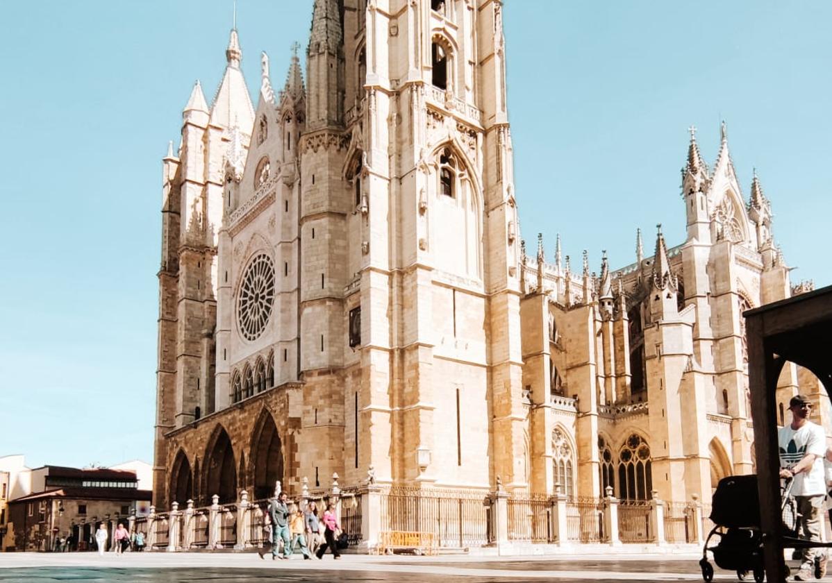 La Catedral de León es uno de los reclamos de la ciudad que aspira a convertirse en la más bonita de twitter.