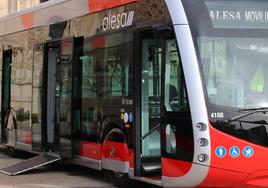 Uno de los autobuses más modernos de la flota de transporte urbano.