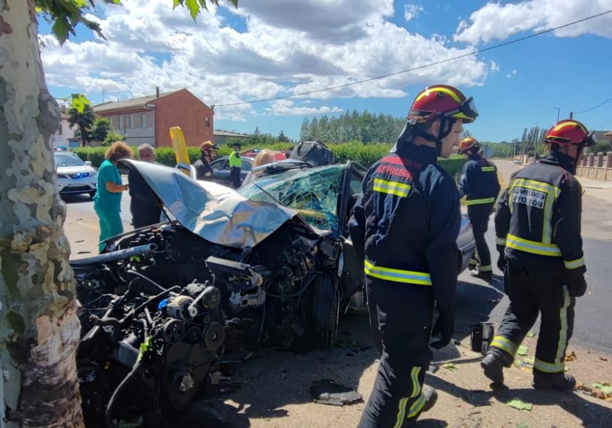 Tres heridos tras chocar contra un árbol en Carrizo