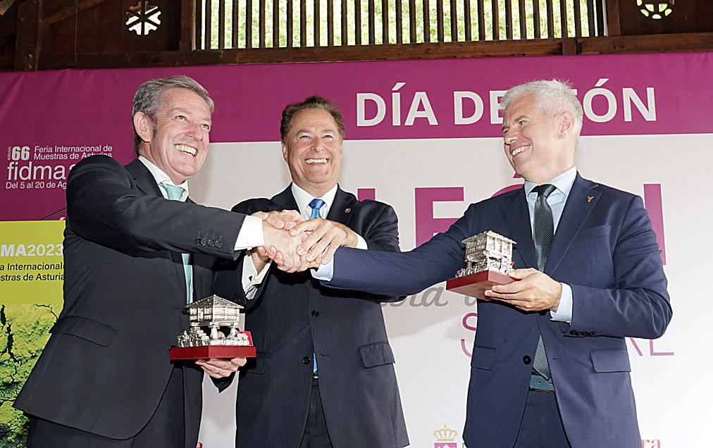 Autoridades asturianas y leonesas celebran el Día de León en la Feria Internacional de Muestras de Asturias