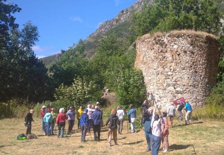 Grabación de Informe Semanal durante la hacendera de ProMonumenta en Torre de Babia.