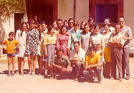 Vecinos de Camposolillo en 1968 en una de las últimas fotos antes de dejar el pueblo