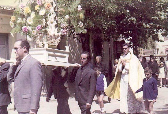 Última procesión en Camposolillo en 1968 antes de que expropiaran el pueblo para construir el pantano del Porma.