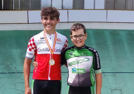 Los ciclistas Álvaro Barros y Diego Redondo.