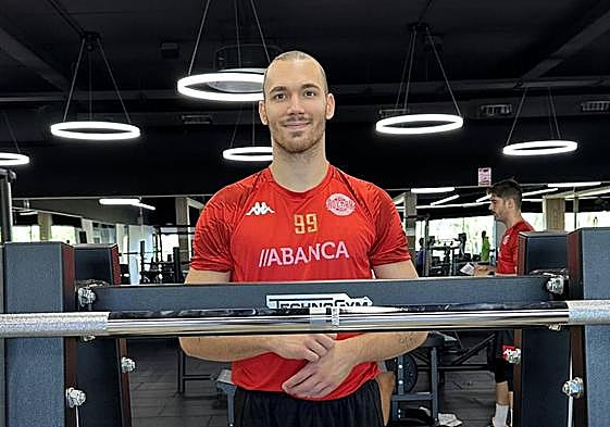 Maro Katic en una sesión de entrenamiento con el Ademar en el gimnasio.