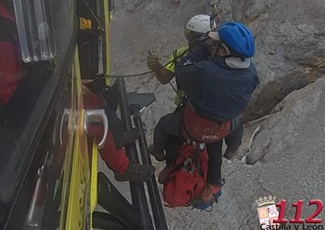 Imagen secundaria 1 - Auxilian a una montañera herida en Picos de Europa